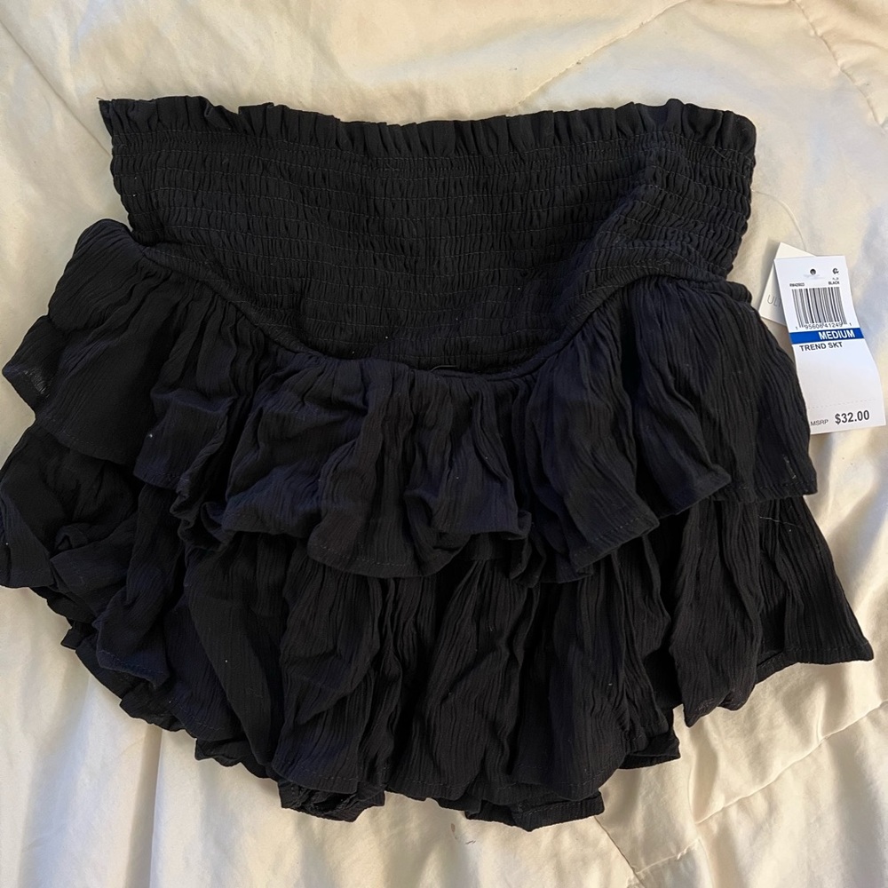 NWT black skort